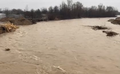 Alertă de inundații pe râuri din aproape toată țara, inclusiv în vest