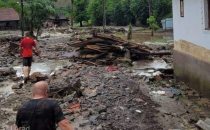 Ministrul Mediului vizitează satele din vestul țării, inundate duminică, în care zeci de locuințe au fost afectate
