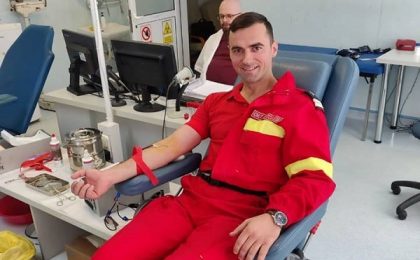 De profesie salvator! Un tânăr paramedic a donat sânge de 50 de ori