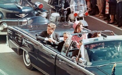 60 de ani de la asasinarea lui J.F. Kennedy. Cele mai cunoscute teorii despre moartea fostului preşedinte