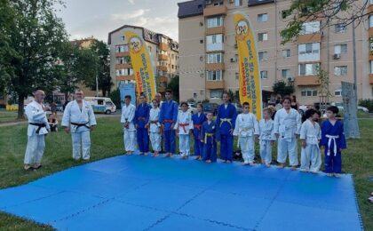 Judo şi cultură japoneză în parcurile din Timişoara. O iniţiativă lăudabilă, ce promovează sportul şi mişcarea fizică în rândul copiilor