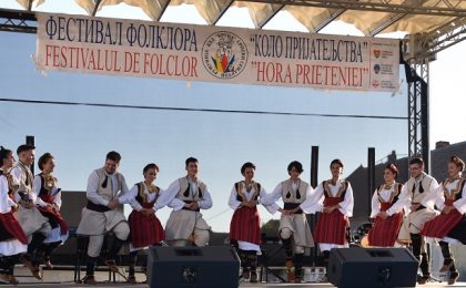 Bănățenii sunt invitați la Festivalul de folclor „Hora prieteniei”, de la Sânmartinu Sârbesc