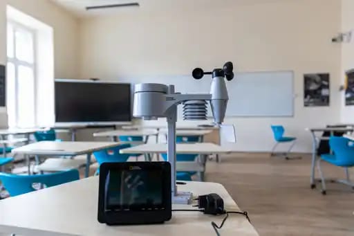 Elevii Colegiului Național Bănățean din Timișoara vor putea pătrunde în tainele universului, datorită unui laborator de astronomie. Foto 3 lab 3