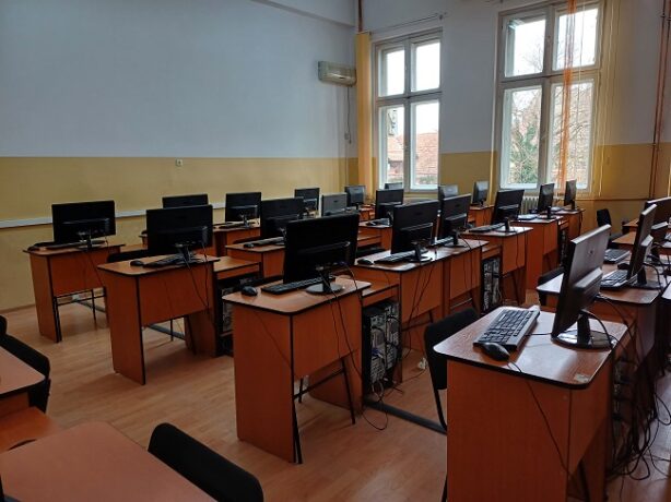 Laboratoare inteligente la Colegiul Național Bănățean din Timișoara, finanțate prin PNRR