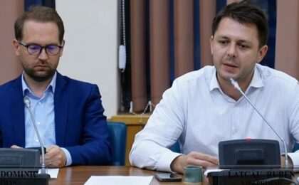 Fritz declară dosarul „ridicol”, Lațcău spune că „toți au făcut la fel”. Cele 67,8 milioane pentru Colterm rămân, totuși, de explicat 2 Fritz declară dosarul „ridicol”, Lațcău spune că „toți au făcut la fel”. Cele 67,8 milioane pentru Colterm rămân, totuși, de explicat