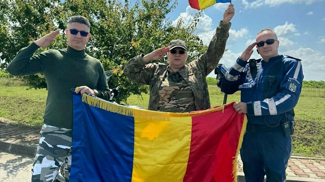 Anchetă după ce Diana Șoșoacă s-a filmat în uniformă militară, pe o motocicletă a Poliției