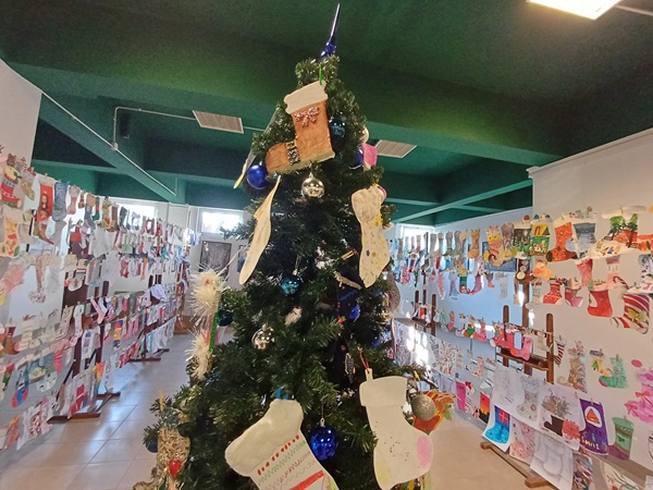 Liceul de Arte Plastice din Timișoara, învăluit în magia Sărbătorilor de Iarnă (foto)