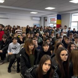 Peste 500 de elevi din Giroc au participat la o acțiune de prevenire și combatere a violenței și a consumului de substanțe interzise