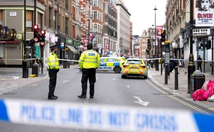 Un bărbat a intrat cu mașina într-un grup de persoane, la Londra. A fost arestat pentru tentativă de omor