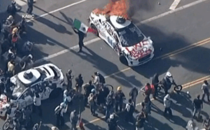 Violențe în Los Angeles: zeci de persoane au fost arestate, o autostradă a fost închisă