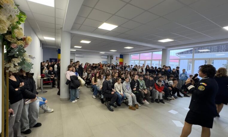 Peste 500 de elevi din Giroc au participat la o acțiune de prevenire și combatere a violenței și a consumului de substanțe interzise