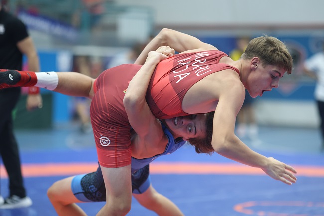 Luptătorii timișoreni, în competiție la Arad