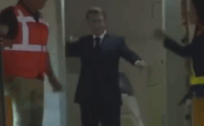 Macron nu a fost pălmuit de soția sa, insistă președinția franceză, după un filmuleț viral din avionul prezidențial