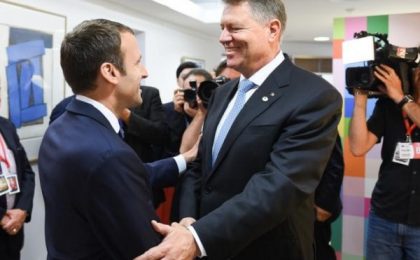 Preşedinţii României, Klaus Iohannis, şi Franţei, Emmanuel Macron, se întâlnesc miercuri dimineaţa la Baza Aeriană "Mihail Kogălniceanu" din judeţul Constanţa.