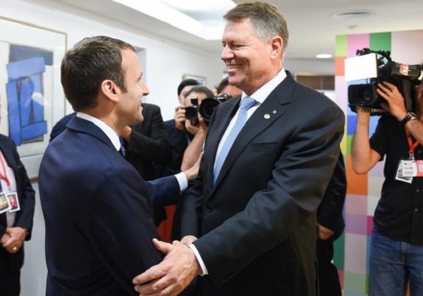 Preşedinţii României, Klaus Iohannis, şi Franţei, Emmanuel Macron, se întâlnesc miercuri dimineaţa la Baza Aeriană "Mihail Kogălniceanu" din judeţul Constanţa.