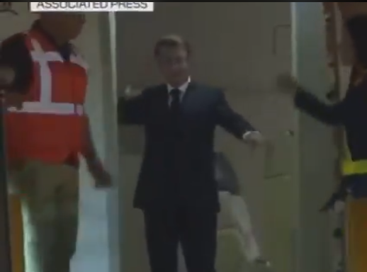 Macron nu a fost pălmuit de soția sa, insistă președinția franceză, după un filmuleț viral din avionul prezidențial