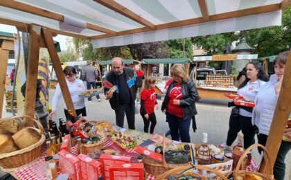 Gospodinele din Deta au promovat produsele locale și tradițiile din Banat la Festivalul ”Magia Toamnei” din Vârșeț