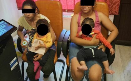 Două femei cu copilași de doar câteva luni, depistate la cerșit de polițiștii locali timișoreni