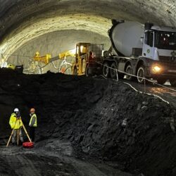 Se trage tare! 800 de muncitori și 200 de utilaje, la tunelurile de pe șantierul A1 Margina – Holdea (foto)