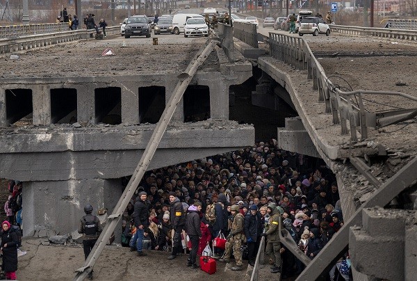 Evacuarea civililor din Mariupol, amânată. Rușii, acuzați că nu au oprit atacurile