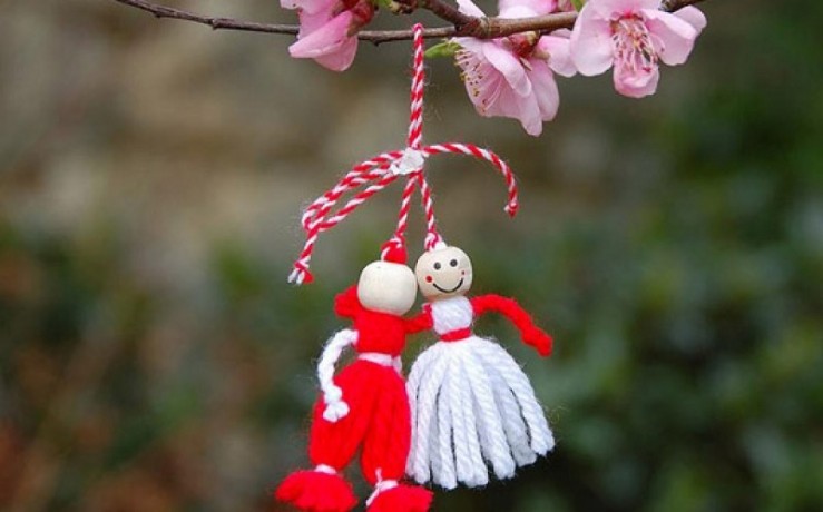1 Martie: Şnurul alb-roşu, un simbol al primăverii
