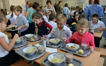 Lista celor 300 de școli care vor organiza programul Masă caldă, în anul școlar 2022-2023, a fost publicată de Ministerul Educației. 6 sunt din Timiș