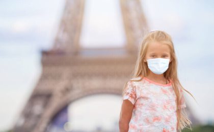 Masca devine obligatorie în Franța, de luni. Sunt vizați și copiii de vârstă mică