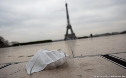 Masca de protecție nu se mai poartă în restaurante, cinematografe și muzee, în Franţa