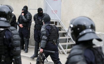 Un infractor periculos a fost ridicat de polițiști, la Timișoara, în timp ce făcea live pe o rețea de socializare