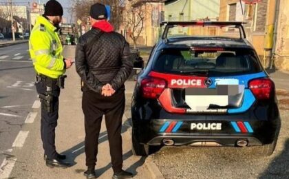 Poza zilei, în vestul țării: un șofer cu mașina inscripționată "Police" a fost amendat