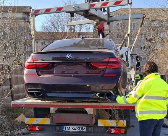 Peste 300 de autovehicule abandonate au fost ridicate, anul acesta, de pe străzile din Timișoara