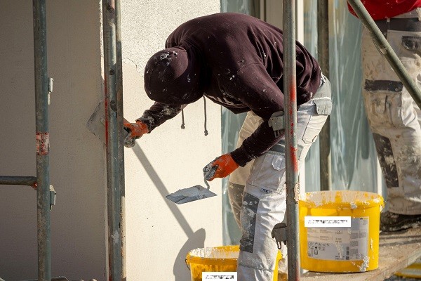 Scumpirea materialelor de construcții crește prețurile locuințelor din Timișoara