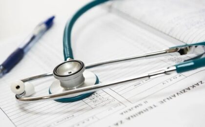 Pacienții cronici reclamă lipsa medicilor din spitalele de stat după ora 11.00