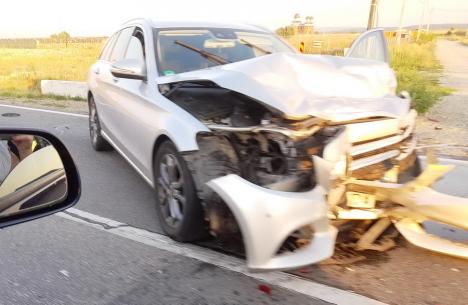 Un tânăr de 24 de ani, la volanul unui Mercedes, a provocat un teribil accident în vestul țării. Una dintre victime, un copil de 10 ani, este în comă