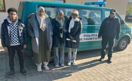 Migranți depistați într-o acțiune a polițiștilor de frontieră din Moravița. Un bărbat cu dublă cetățenie a fost arestat