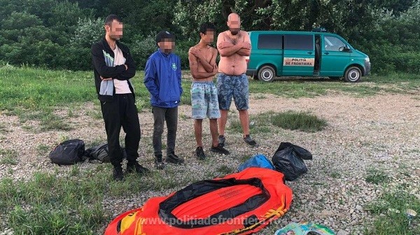 Incident pe Dunăre. Patru migranți în pericol de înec, salvați de polițiștii de frontieră