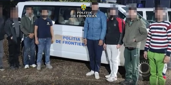Doi cetățeni români arestați preventiv pentru trafic de migranți (video)
