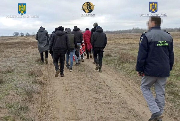 21 de persoane, arestate preventiv pentru trafic de migranți. Legătura cu Timișoara