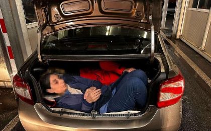 Trei sirieni, ascunși în portbagajul unei mașini, au încercat să treacă ilegal frontiera