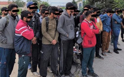 84 de migranți depistați adăpostindu-se ilegal în clădirea Elba din zona Gării de Nord 