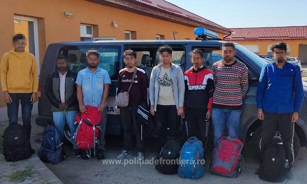 Doi români, arestați preventiv pentru trafic de migranți