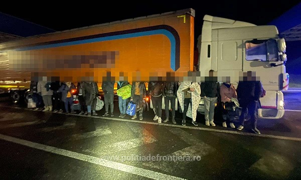 44 de de migranți, depistați la frontieră, în timp ce încercau să treacă ilegal în Ungaria