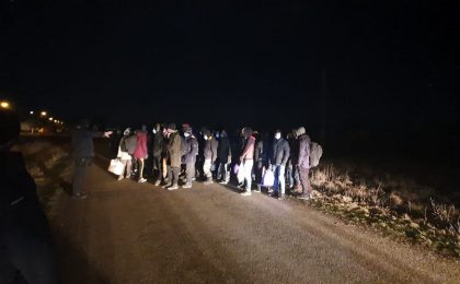 Fost poliţist de frontieră din vestul țării, trimis în judecată după ce ar fi ajutat peste 140 de migranţi să treacă ilegal graniţa