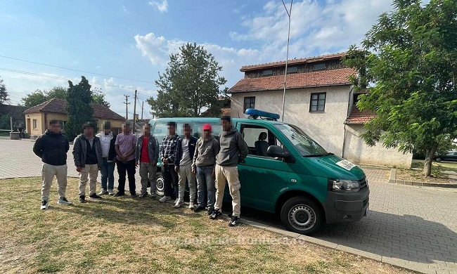 Nouă cetăţeni din Nepal au fost opriţi la frontiera româno-sârbă