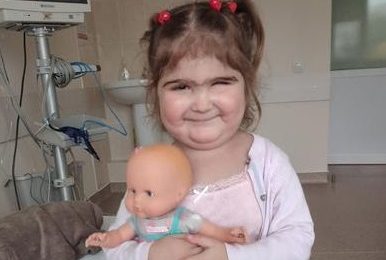 Anunț umanitar: Ajutor pentru Mihaela, o fetiță de 4 ani care are nevoie de transplant de inimă