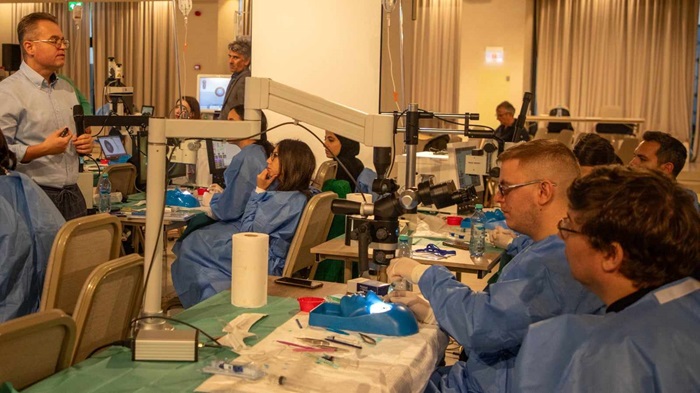 Peste o sută de tineri oftalmologi din România, Ungaria și Serbia se pregătesc în aceste zile la Timișoara în cele mai noi tendințe din tratamentul chirurgical al cataractei