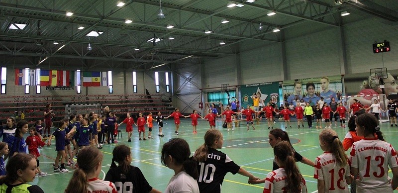 Regal de handbal pentru copii la Moşniţa Nouă şi Dumbrăviţa (foto)