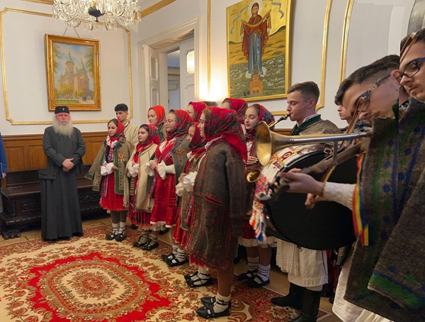 Oaspeți din Bihor, cu colindul la Mitropolia Banatului