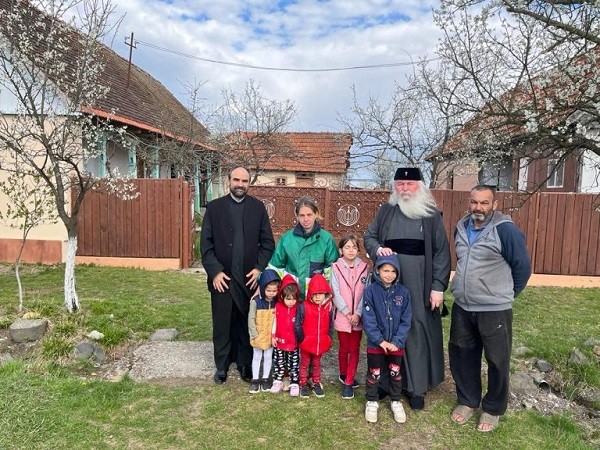 Mitropolitul Banatului a donat o casă unei familii cu 5 copii