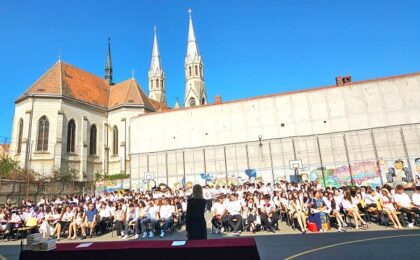 Elevii din clasele a VIII-a și a XII-a de la “Moisil” învață după un curriculum modular și flexibil